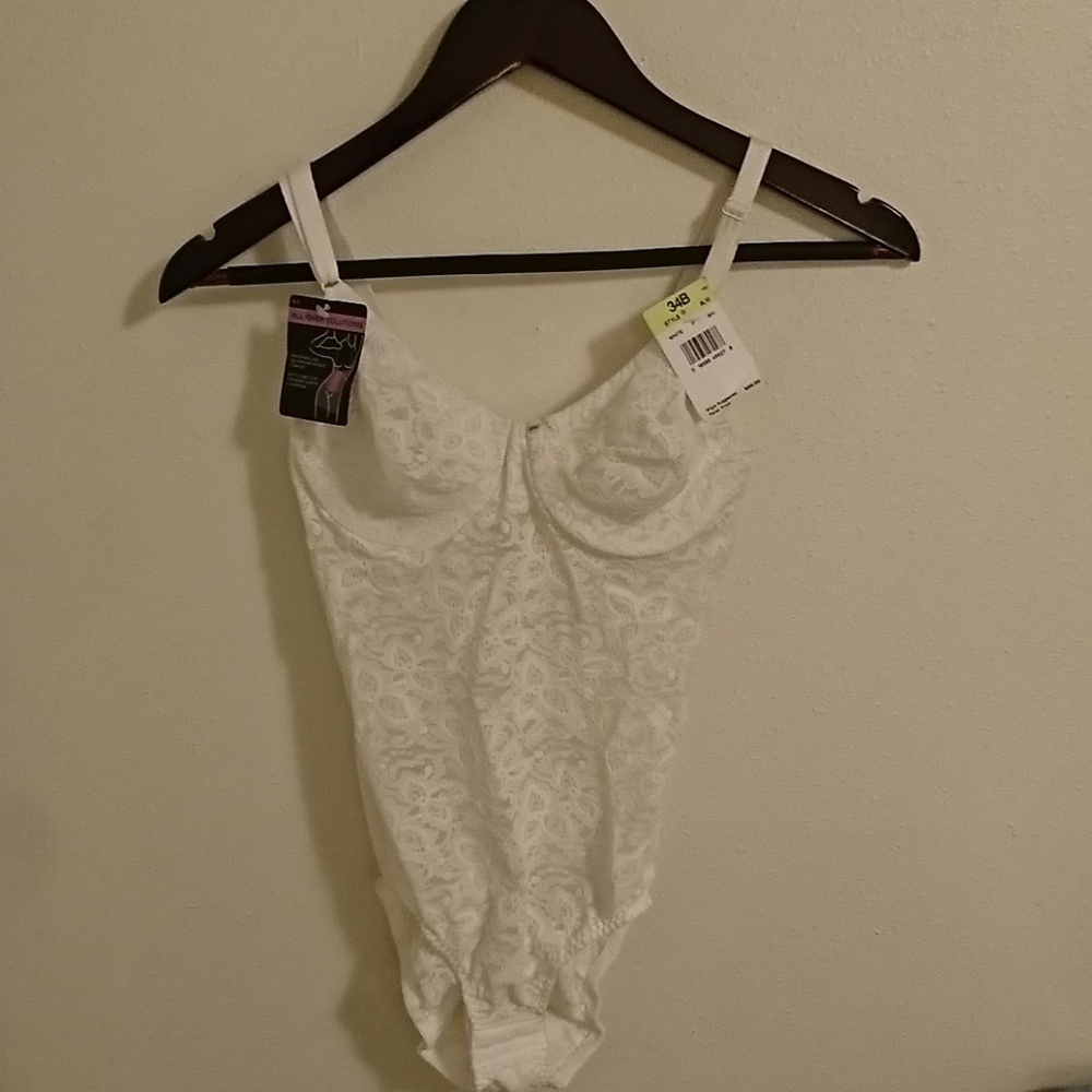 White smoothing lace langerie